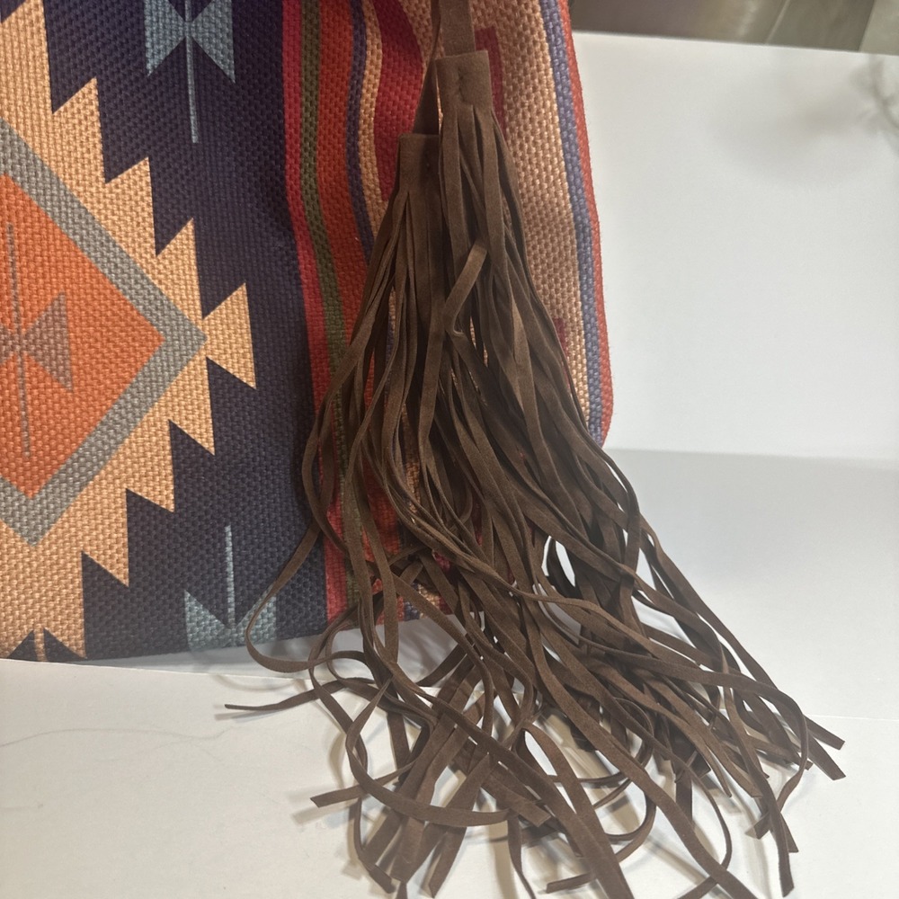 PRETTY CANVAS TOTE NWOT AZTEC DESIGN - Picture 3 of 14